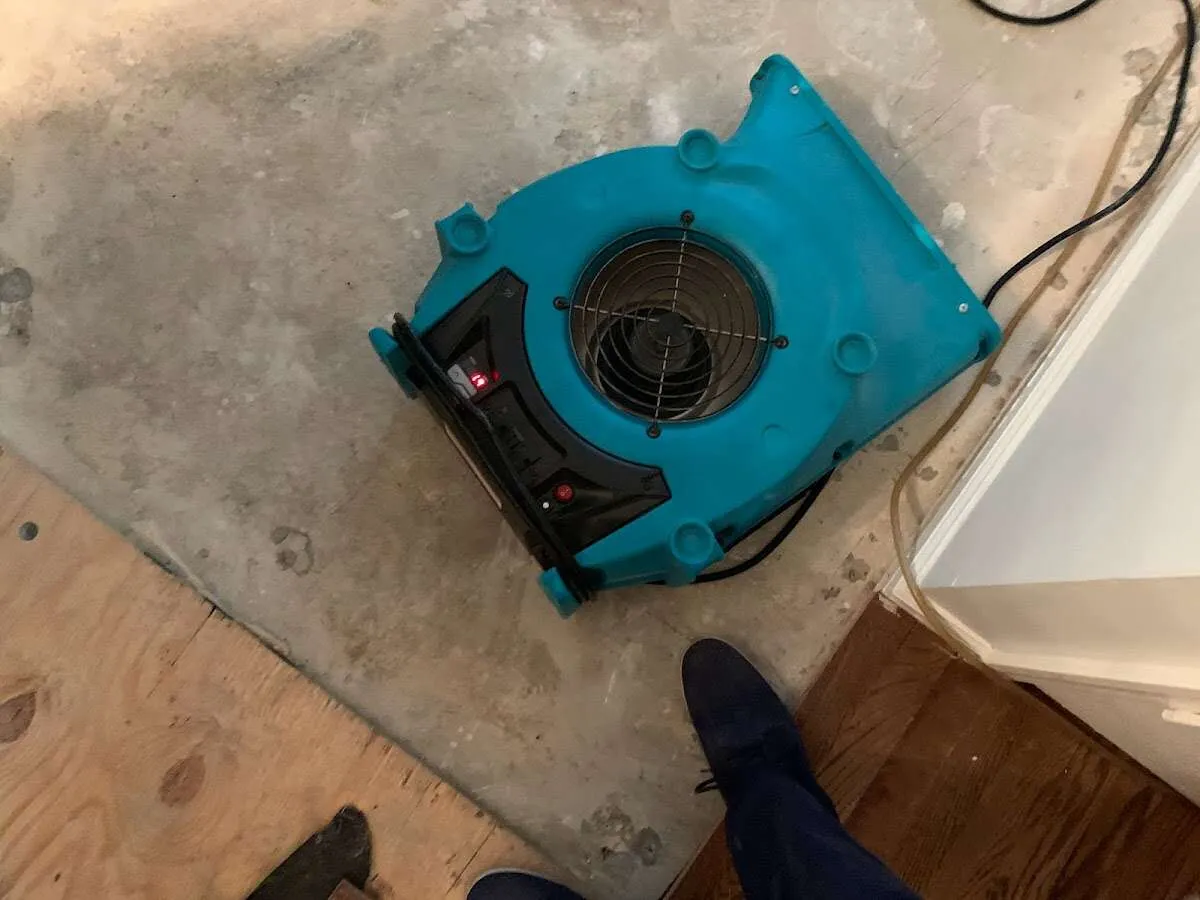 Air mover drying subfloor during Commercial Water Damage Restoration in EspaÃ±ola